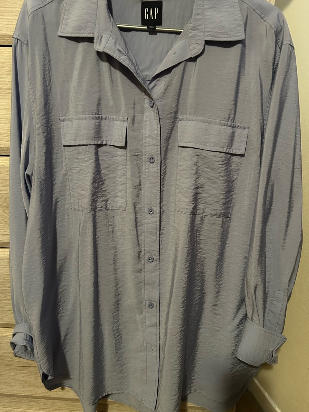 GAP women’s Long-Sleeve Button-Down Shirt in Light Blue-